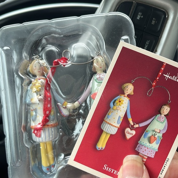 2002 Hallmark Keepsake Ornament Sisters - Picture 3 of 3